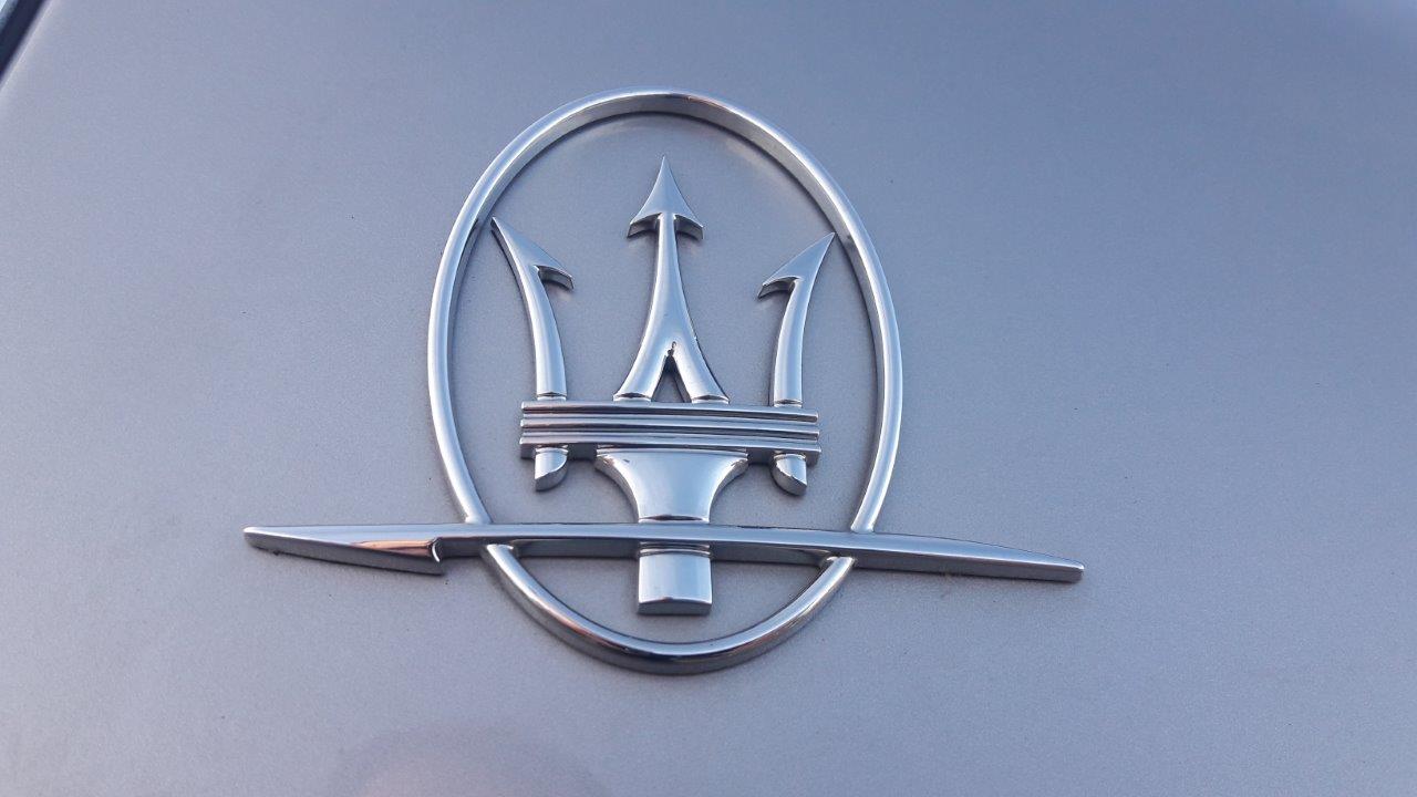 O bancă din România vinde un Maserati Quattroporte