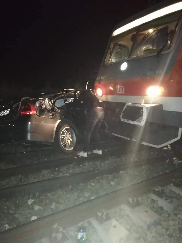 Momentul în care o mașină este lovită de tren la Cluj