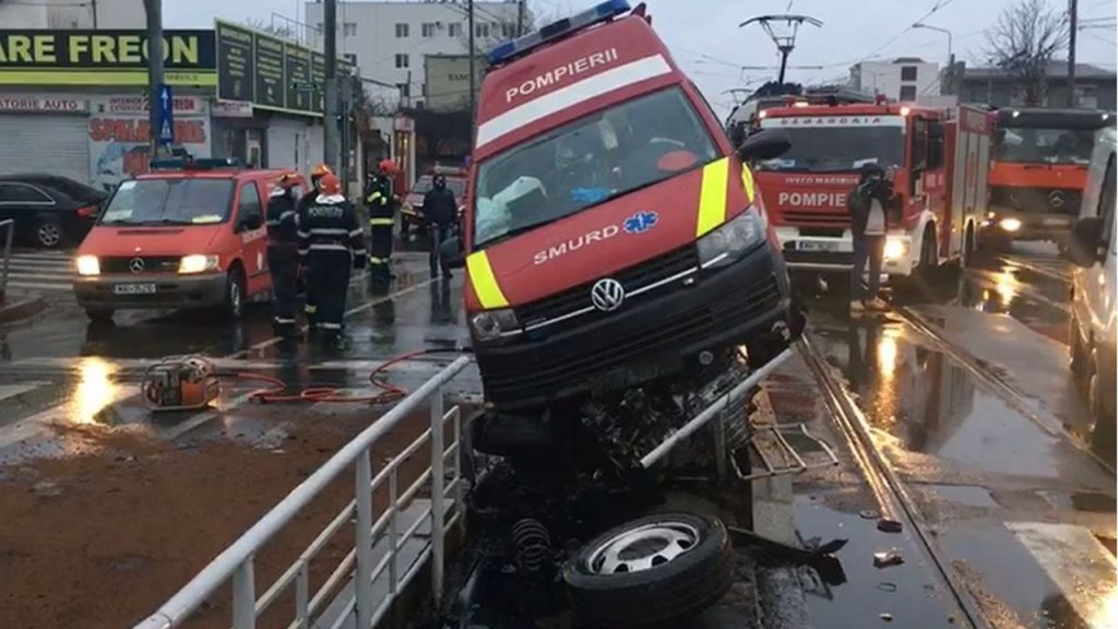 Ambulanta refugiu de tramvai accident (5)