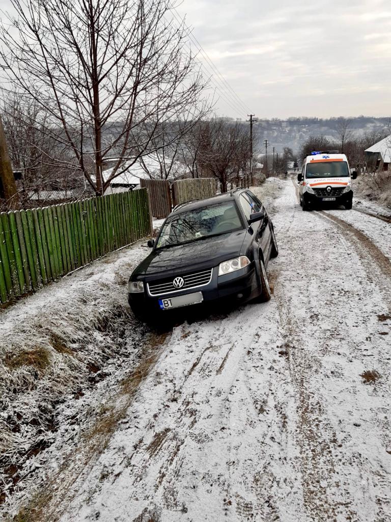 Un bărbat a fost strivit de propriul autoturism. Nimeni nu știe cum a ajuns acesta sub maşină