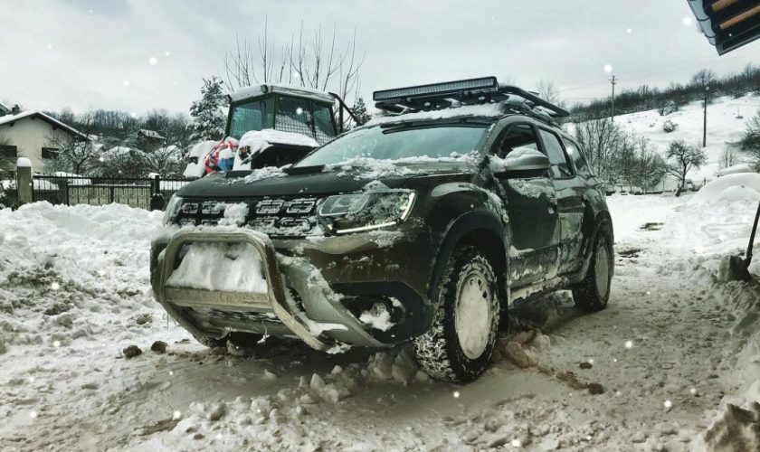 Dacia Duster după doi ani de folosință. Există urme de rugină pe dedesubt după ce a circulat pe zăpadă, ploaie și noroi? VIDEO