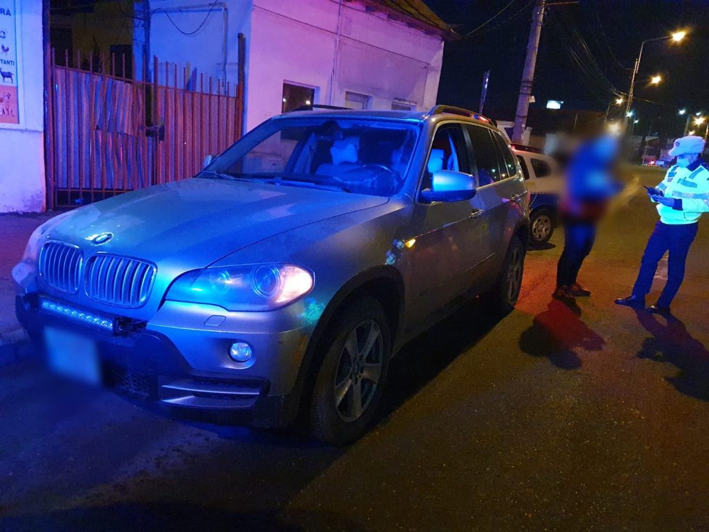 Un BMW X5 furat din Bucureşti a fost găsit în Ploieşti la doar o oră de la dispariţie 