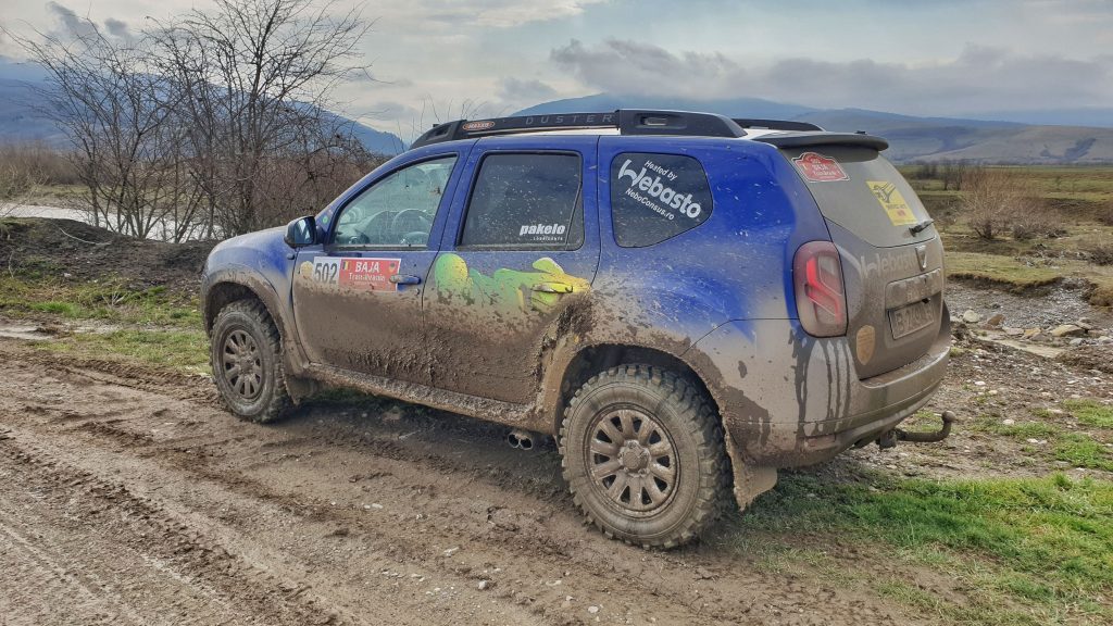 Dacia Duster viteză pe câmp (3)