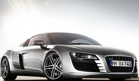 Audi R8 - atletică prin designul ei dar şi frumoasă.