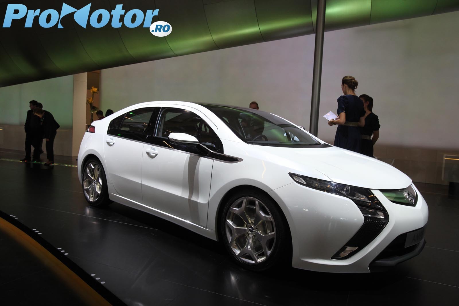 Opel Ampera - live Salonul Auto Paris 2010