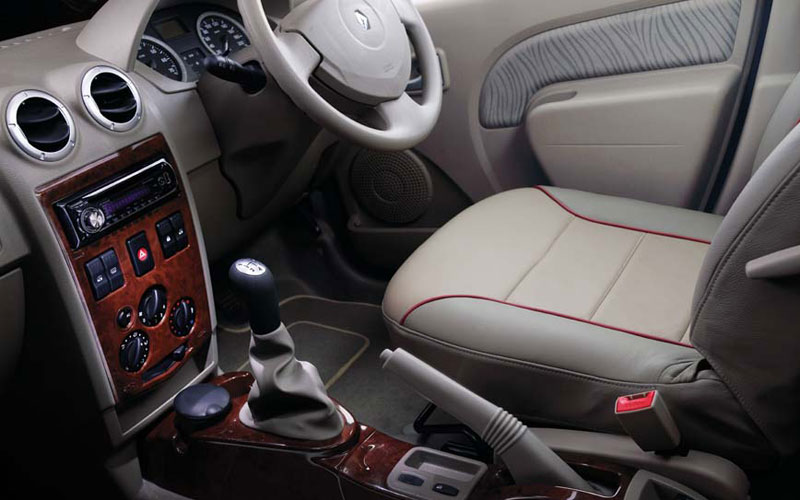 Mahindra Logan Edge - interior de lux