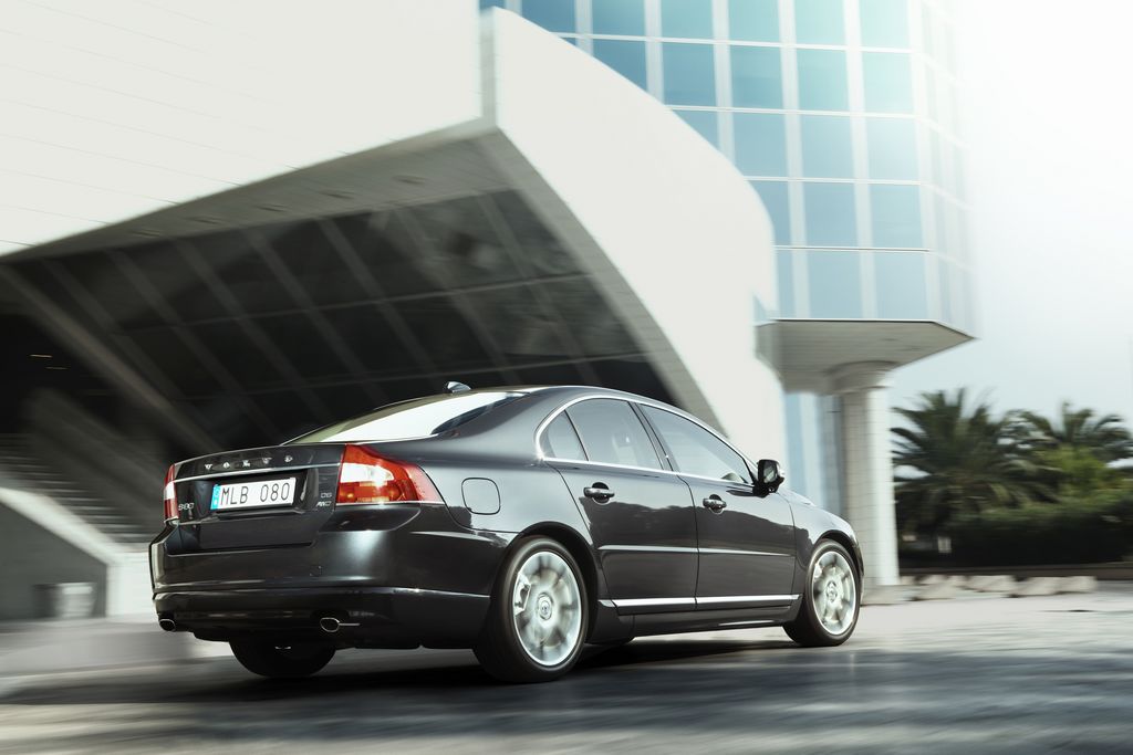 Volvo S80 facelift - spate