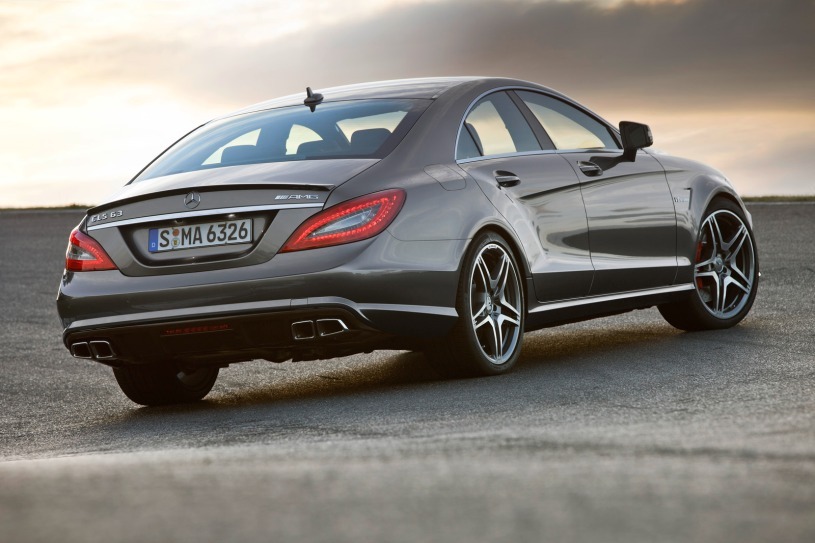 Cu Pack Performance, Mercedes CLS 63 AMG are 557 CP, prinde 300 km/h si face suta in 4,3 secunde