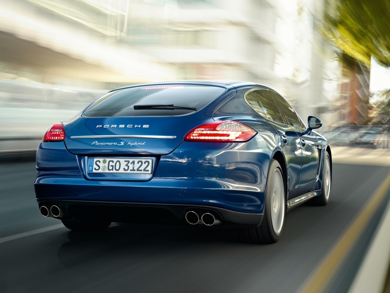 Porsche Panamera S Hybrid are un consum de numai 6,8 litri/100 km si emisii CO2 de 159 g/km