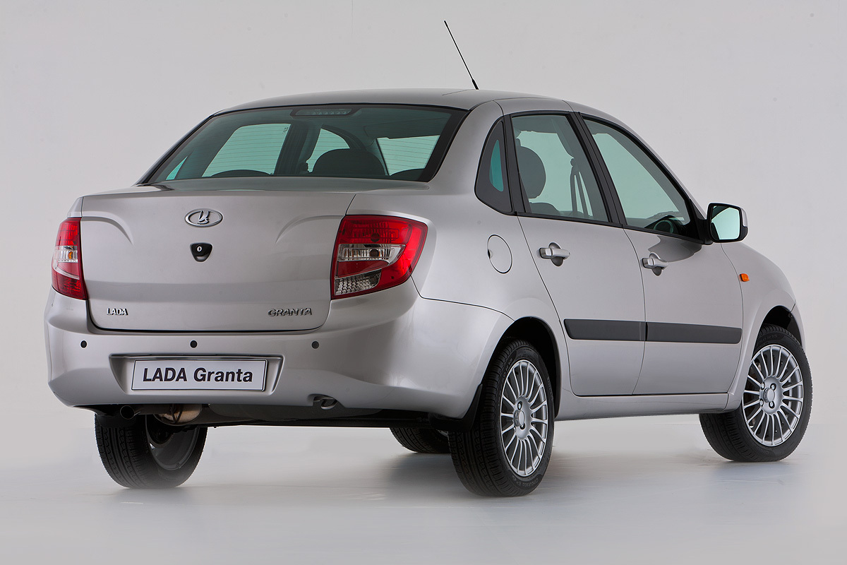 Lada Granta are in oferta trei versiuni de motorizare, toate avand 1,6 litri si fiind pe benzina