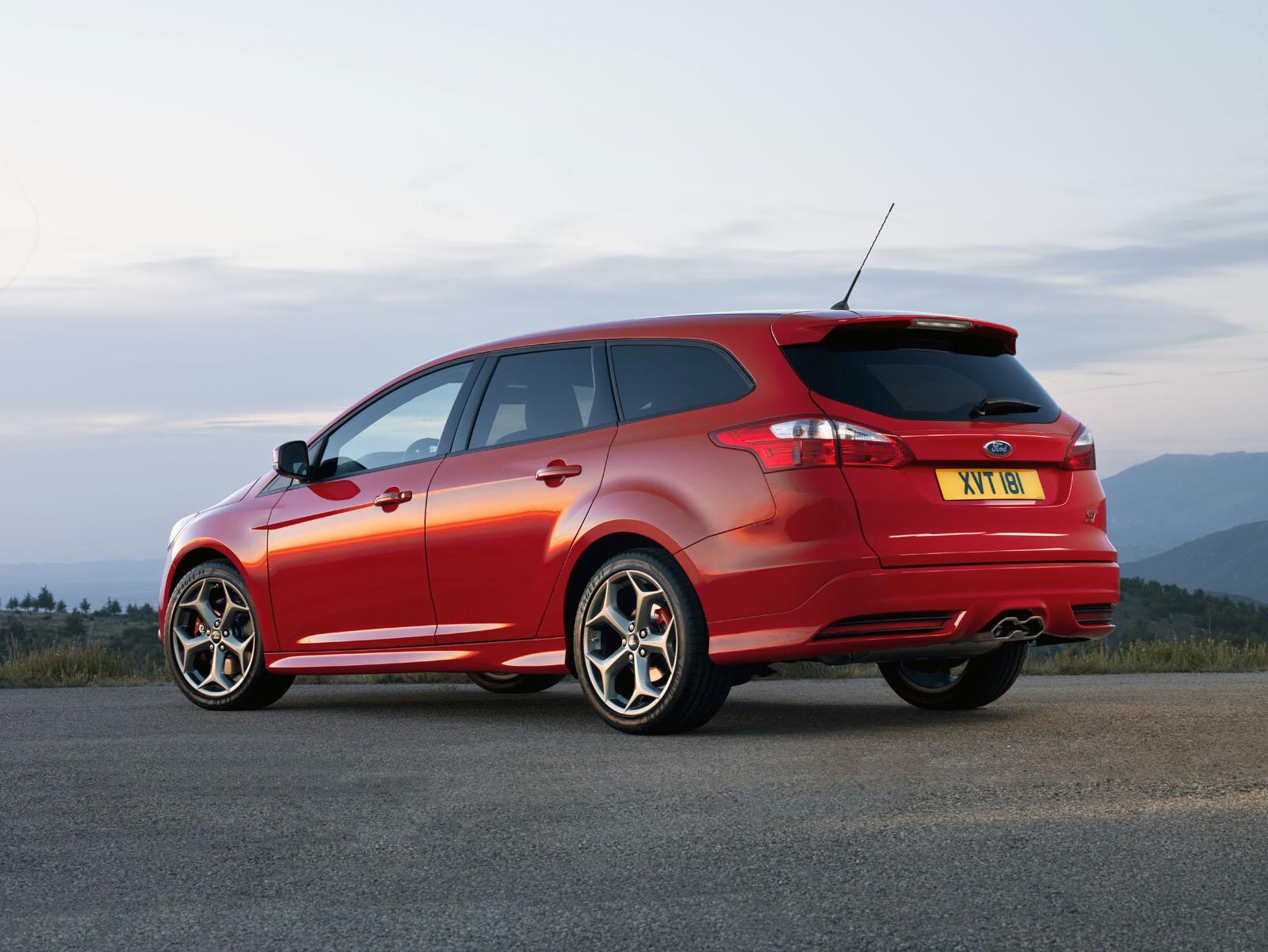 In premiera pentru gama Focus ST, Ford a adus la Frankfurt 2011 si varianta wagon