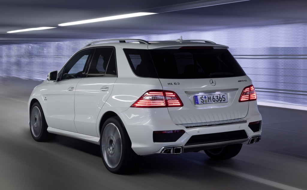 ML 63 AMG: cutie automata cu 7 trepte, suspensie AIRMATIC si tractiune 4x4 4MATIC