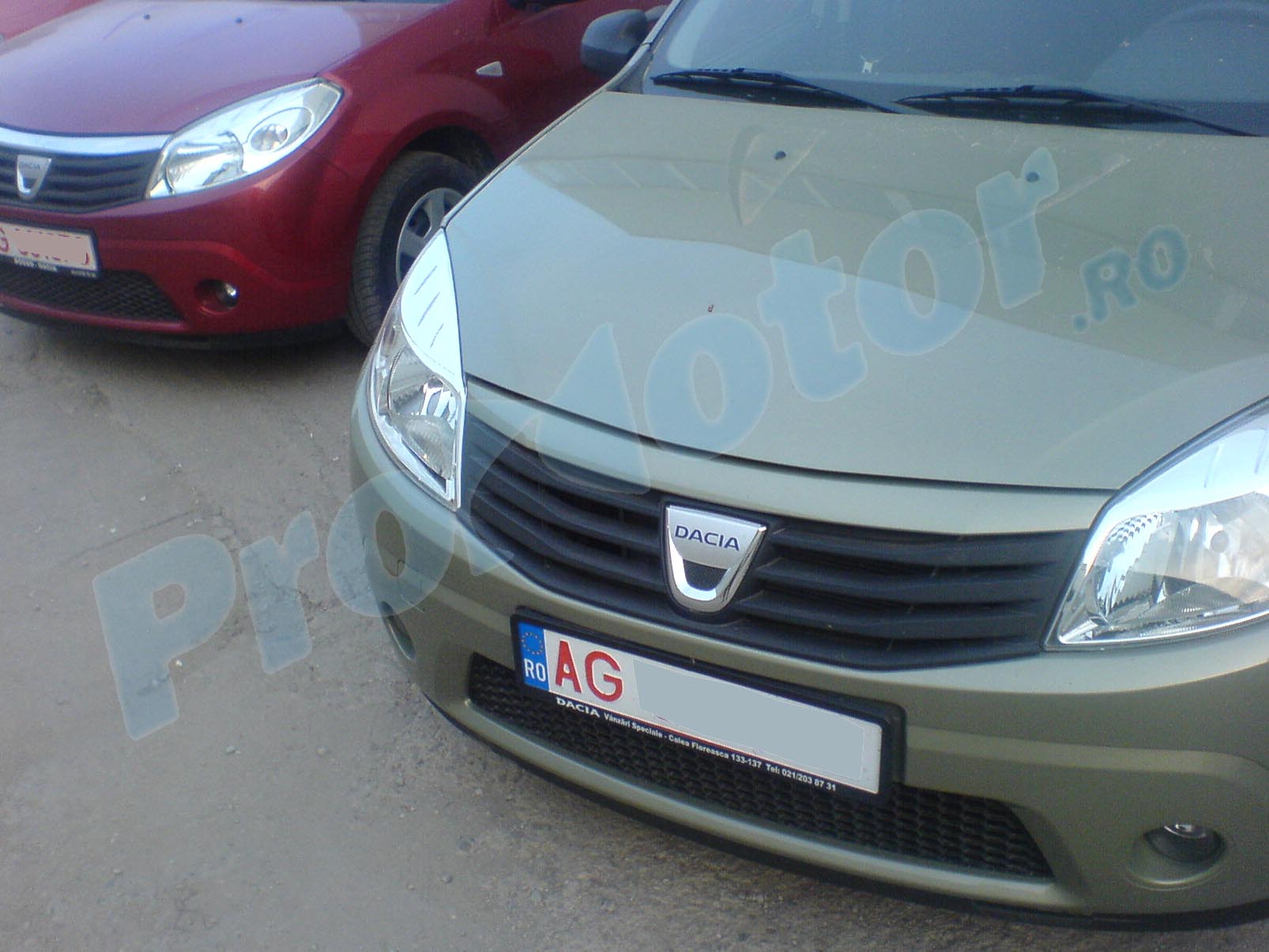 Dacia Sandero - faruri şi siglă mari