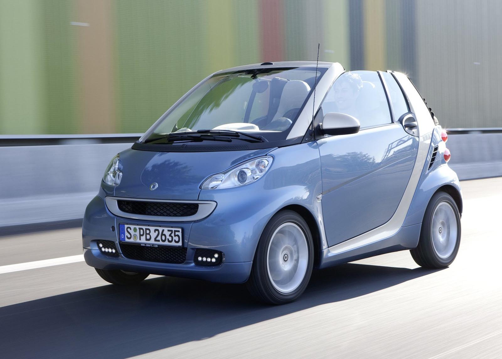 smart ForTwo este cea mai mica masina automata: versiunea 45 MHD porneste de la 10.618 euro