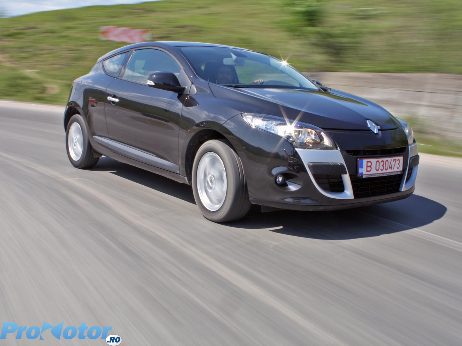 Renault Megane Coupe 1.6 16V - manevrabilitate si performante decente, nu sportive