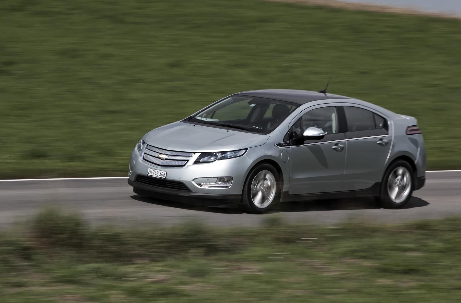 Chevrolet Volt ofera patru moduri de functionare: Normal, Sport, Mountain si Hold