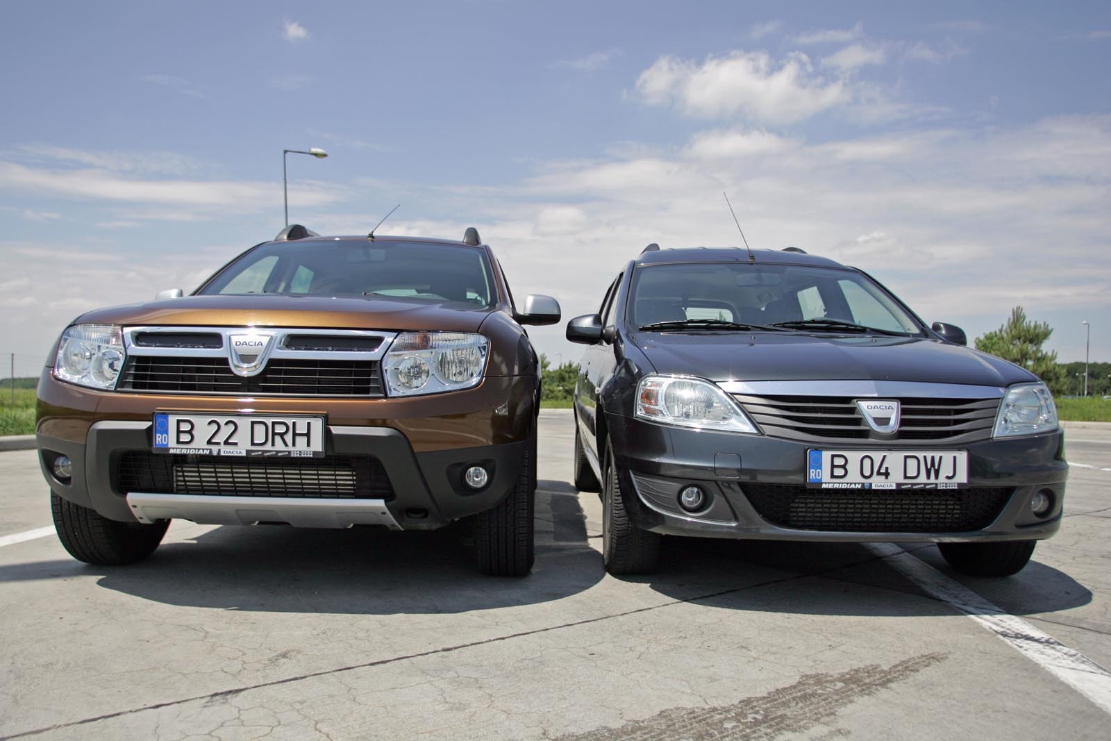 Ce merita cumparat: Duster 4x2 sau Logan MCV?