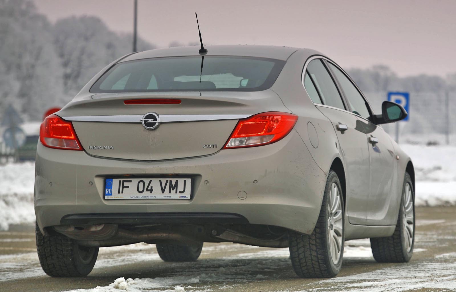 Insignia si Mondeo au optionale ceva mai ieftine, dar Passat ofera niste dotari mai moderne