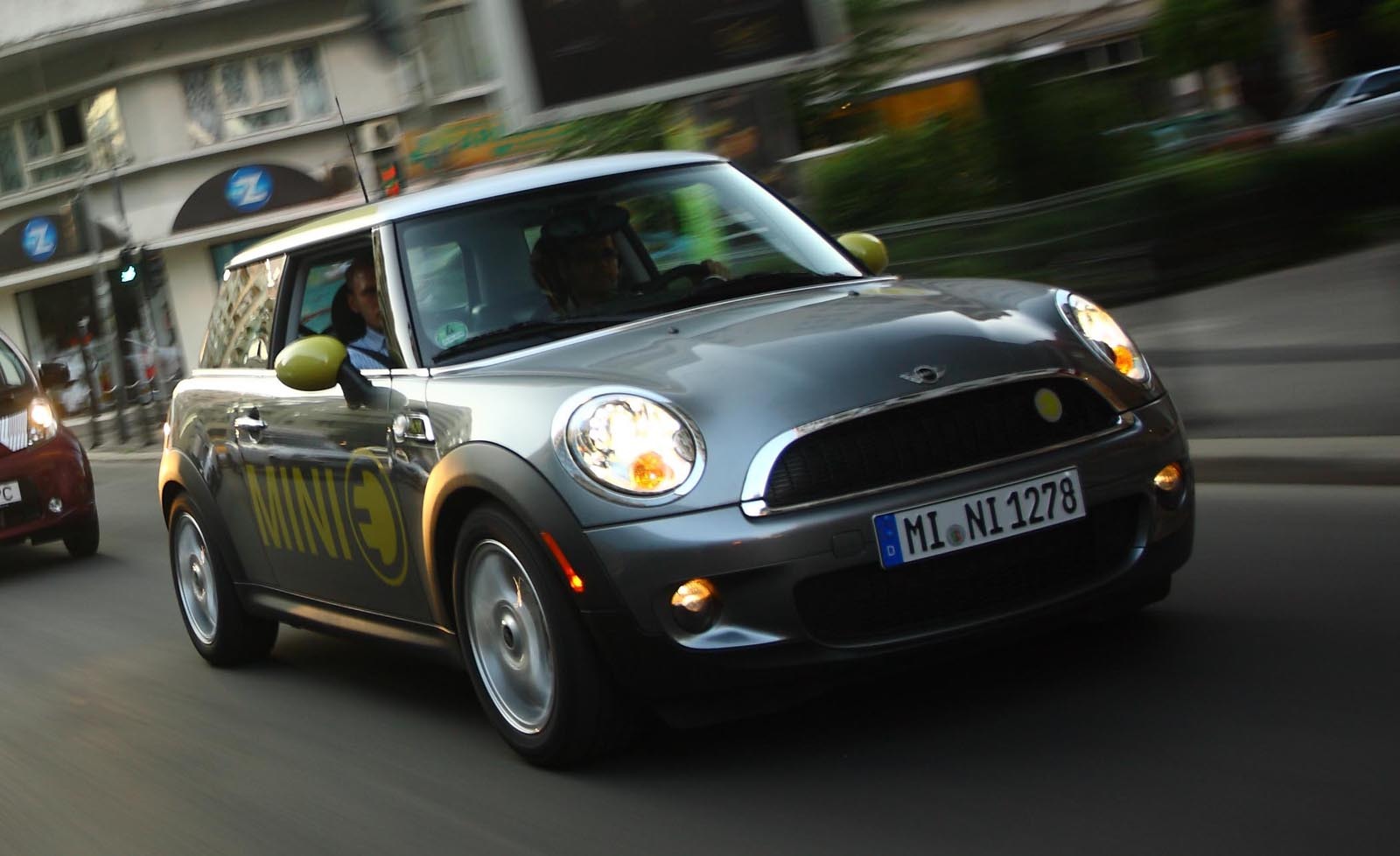 Mini E are un motor electric de 150 kW (204 CP), cu un demaraj 0-100 km/h in 8,5 secunde