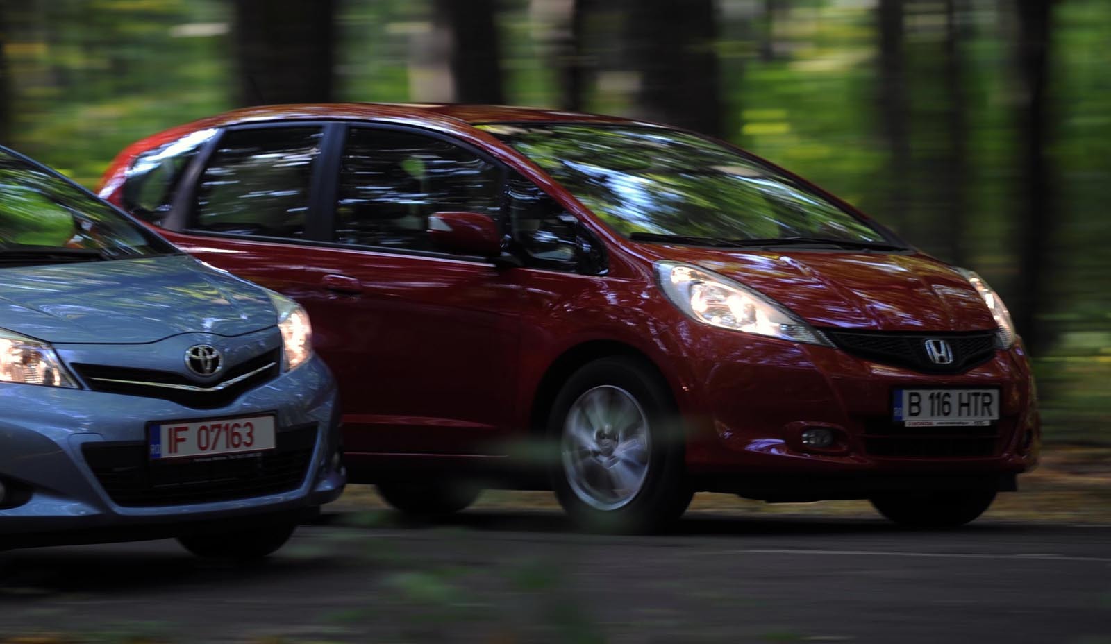 Honda Jazz are un usor avantaj in privinta consumului mediu, reclamand un stil mai calm de conducere