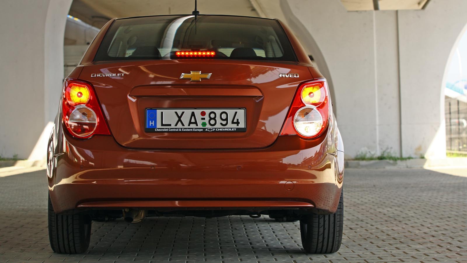 Spatele lui Chevrolet Aveo Sedan arata mai simplist, punand accentul pe spiritul practic