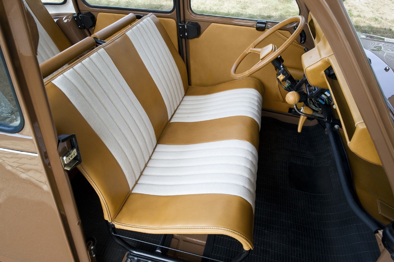 Citroen 2CV, interior din piele