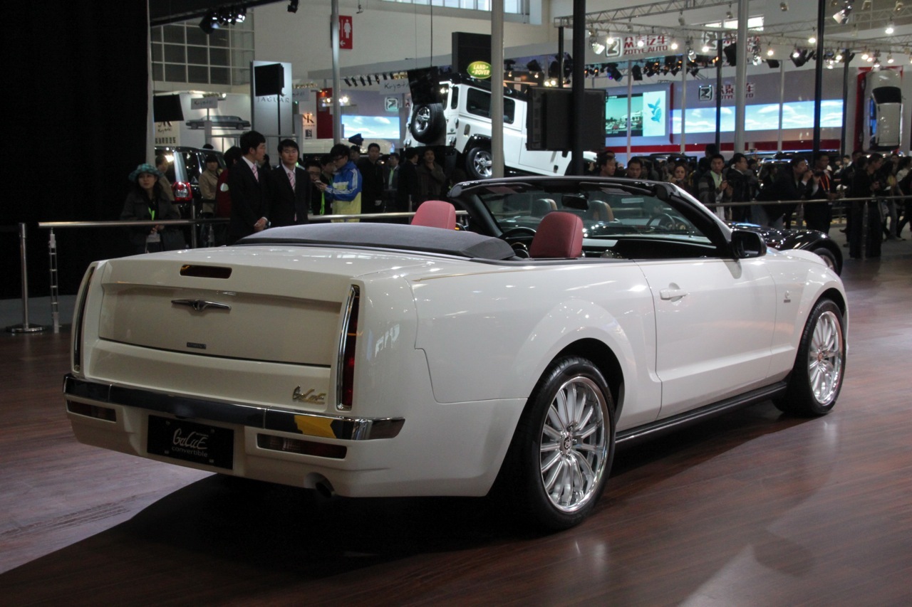 La baza este Ford Mustang