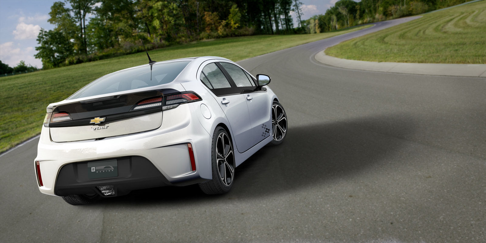 Chevrolet Volt Z-Spec are un look foarte agresiv privit din spate