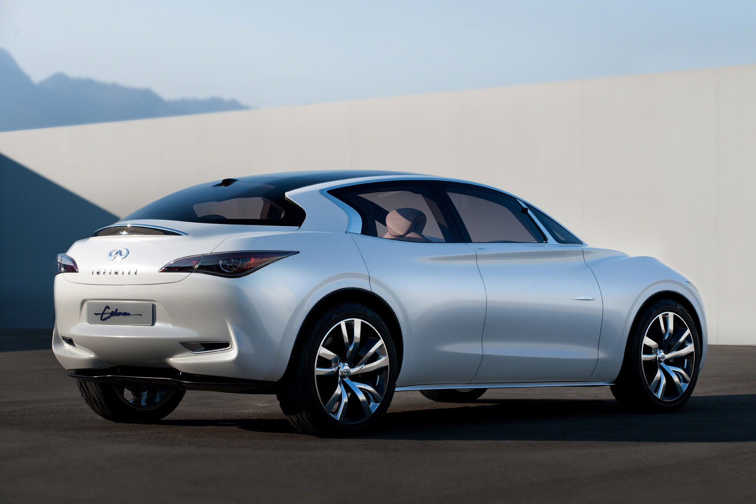 Infiniti Etherea are un design sofisticat si idei stilistice originale